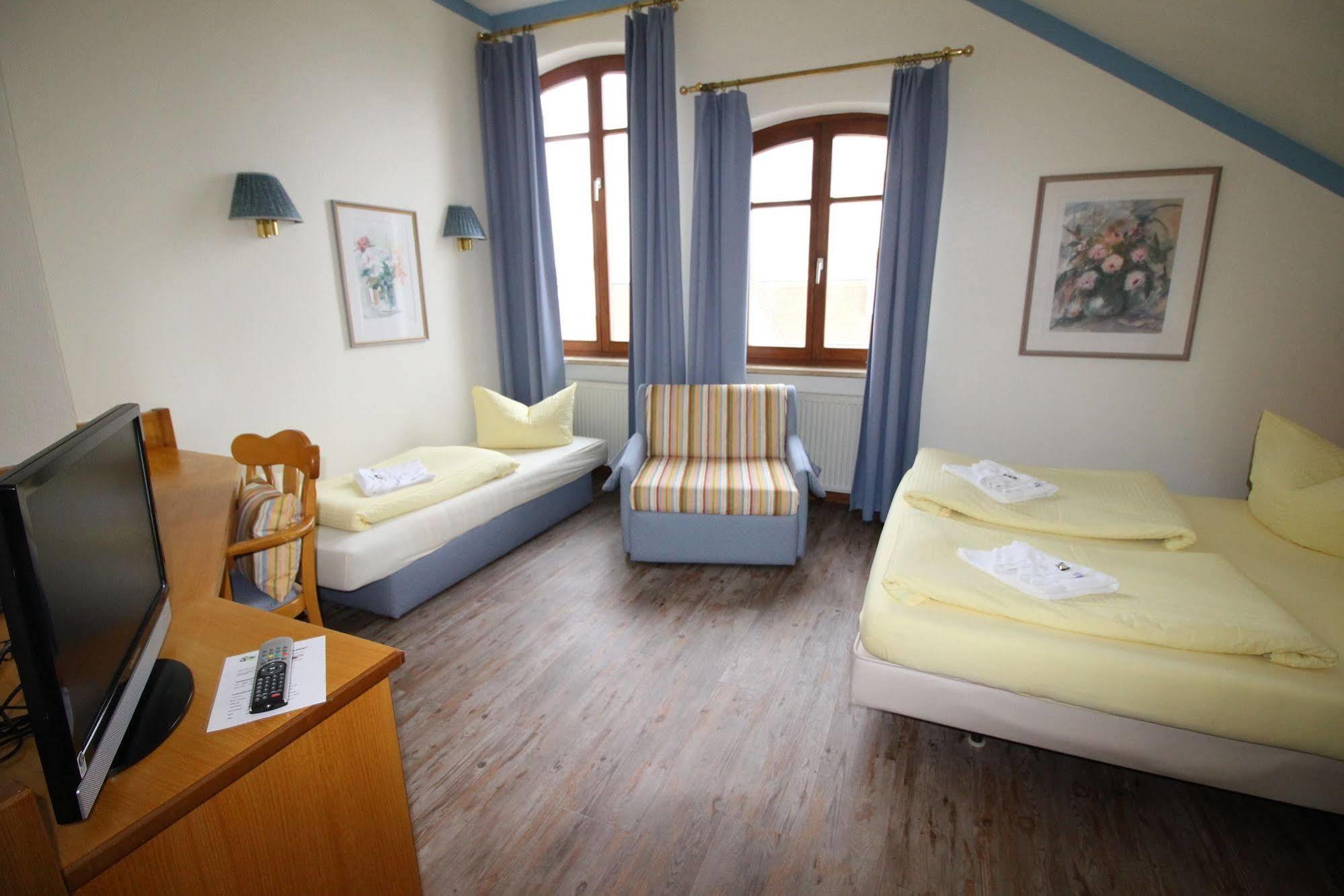 Hotel Zur Linde Hohenlinden Zewnętrze zdjęcie