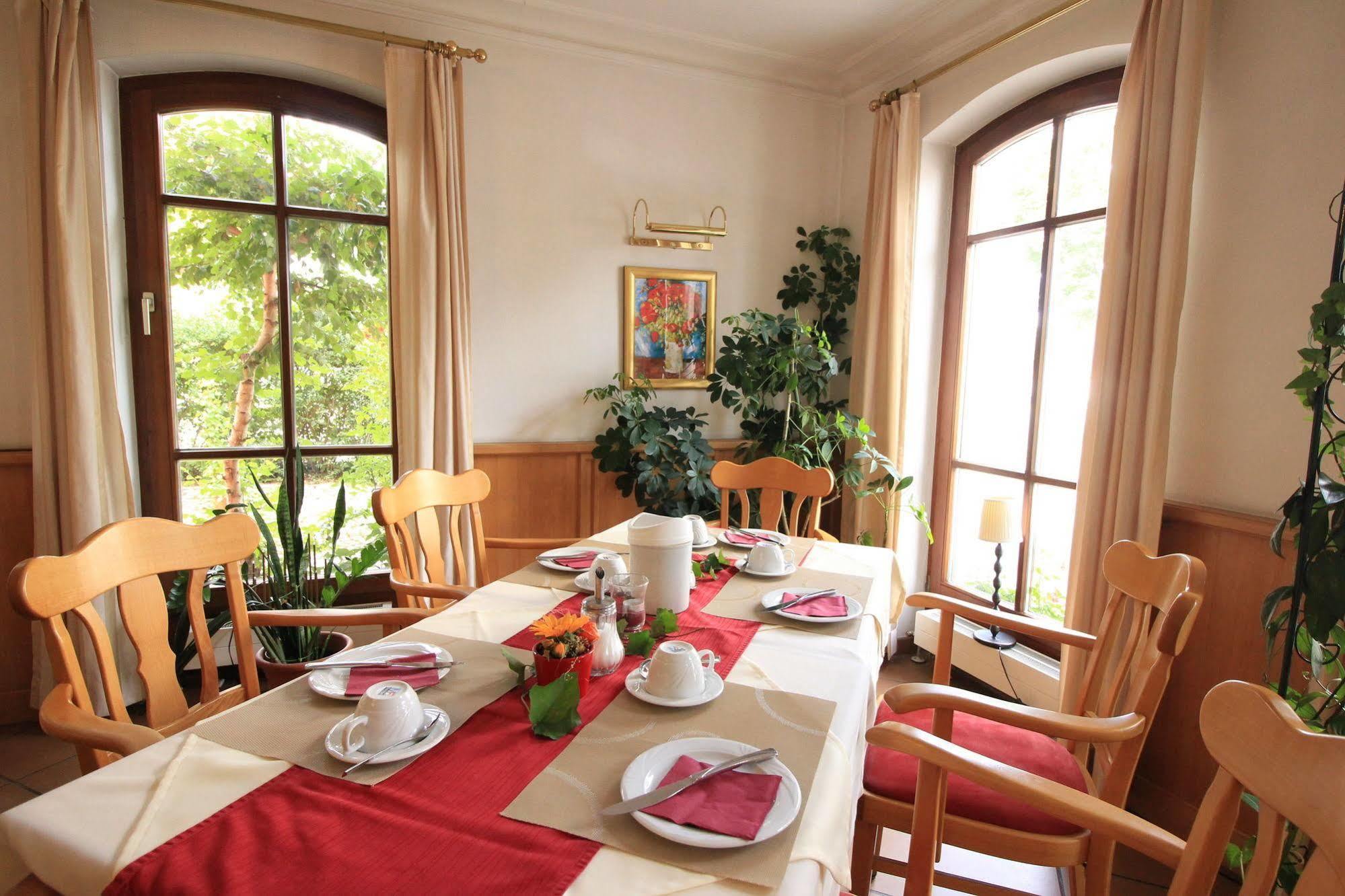Hotel Zur Linde Hohenlinden Zewnętrze zdjęcie
